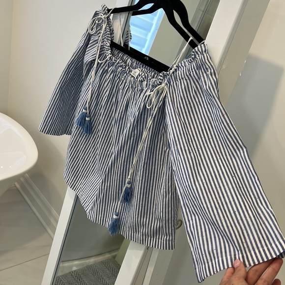 Club Monaco Small Off the shoulder blouse - Picture 5 of 10